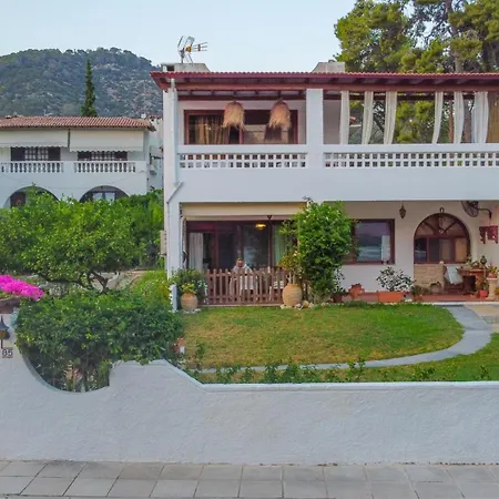 Seaview - Poros Relaxing Beachfront Flat *
