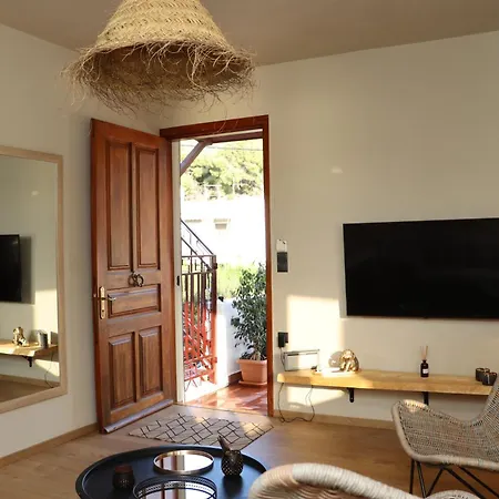 Seaview - Poros Relaxing Beachfront Flat