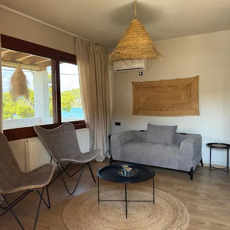 Seaview - Poros Relaxing Beachfront Flat Apartment