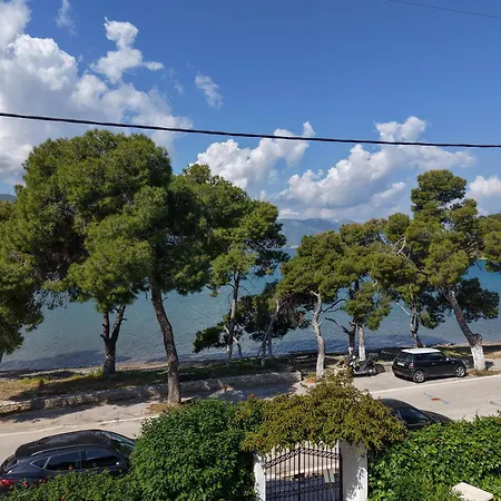 Seaview - Poros Relaxing Beachfront Flat Poros Town