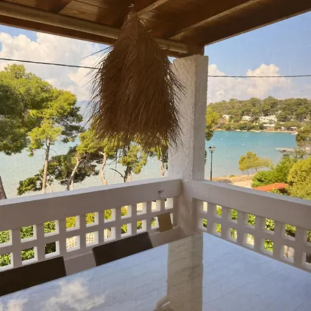 Seaview - Poros Relaxing Beachfront Flat * Poros Town